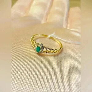 🤩 14 K Gold ring 💍 with  Emerald and Diamonds 💎